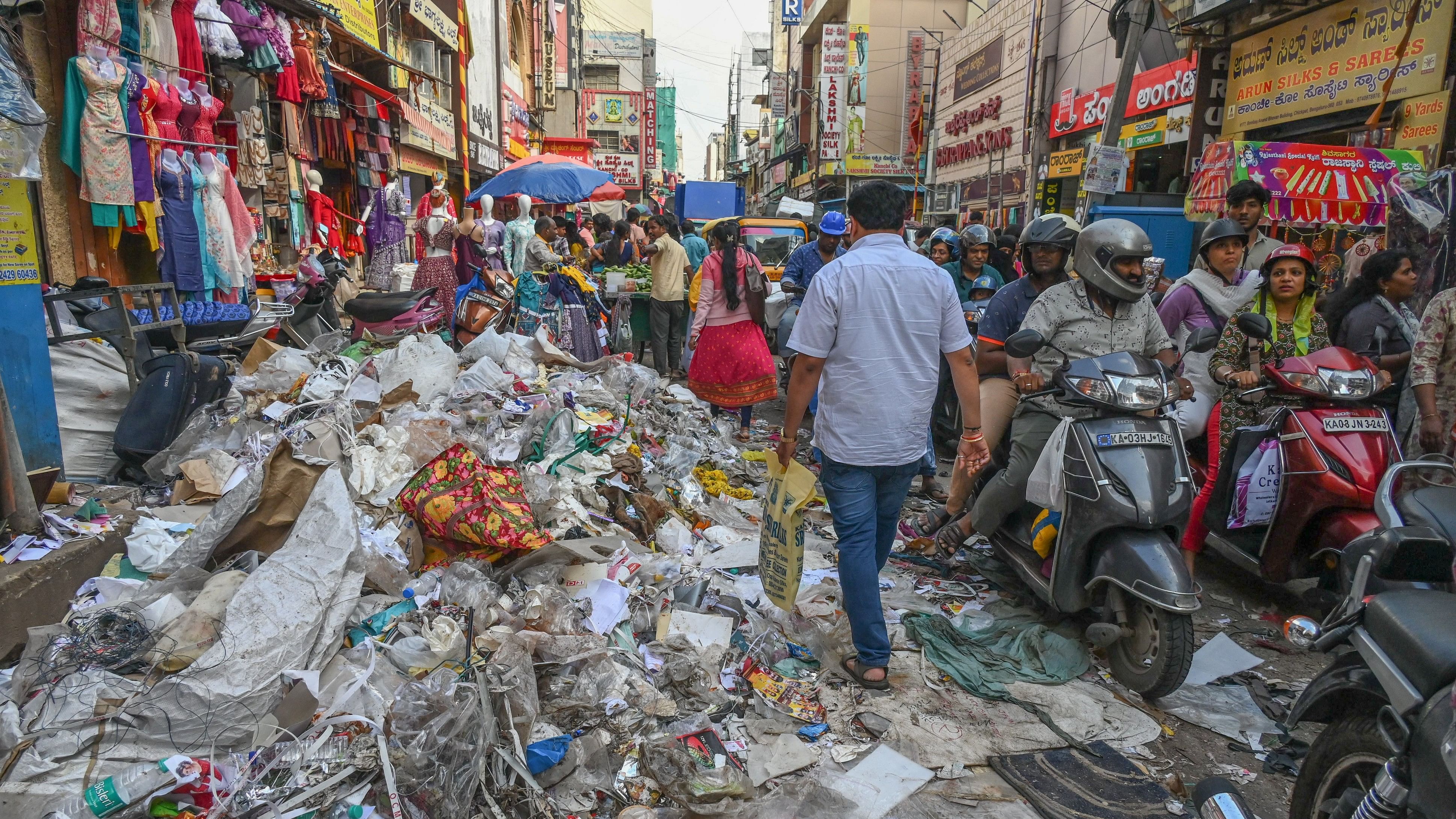 <div class="paragraphs"><p>Huge quantity of garbage on road it is affected pedestrians and motorists at Chickpet Main road, in Bengaluru on Wednesday 23rd October 2024. </p></div>