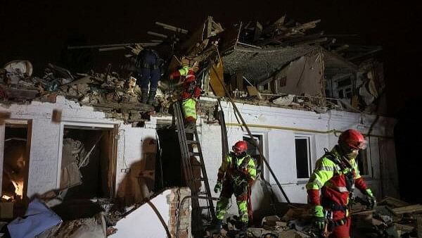 <div class="paragraphs"><p>Rescuers work at a site of an apartment building hit by a Russian missile strike, amid Russia's attack on Ukraine, in Kharkiv, Ukraine November 1, 2024.</p></div>