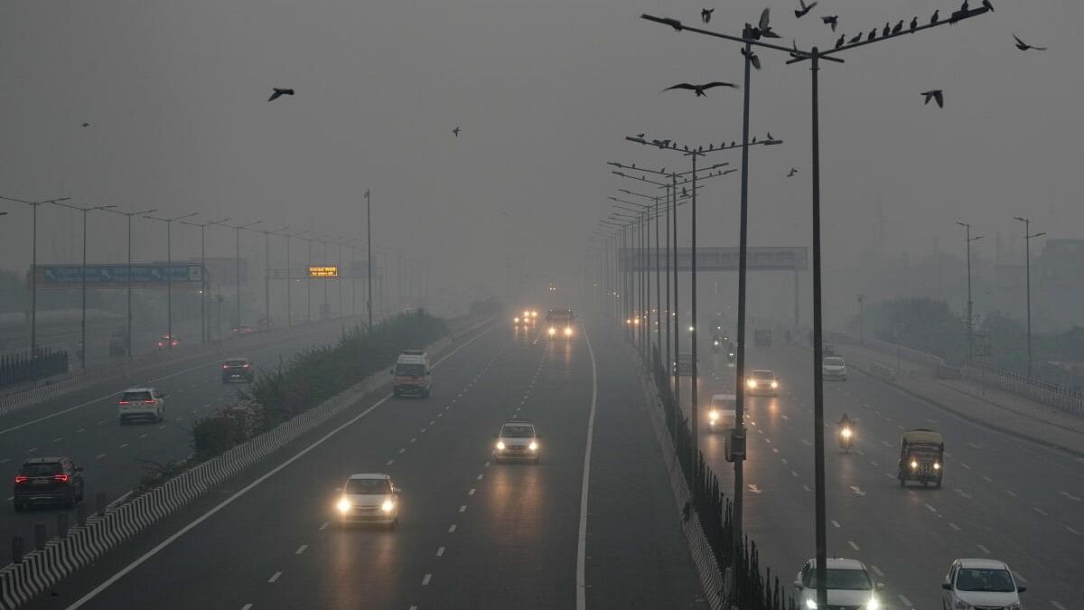 <div class="paragraphs"><p>Vehicles move on a road amid low visibility due to smog, a day after Diwali festival celebrations, in New Delhi, early Friday morning, Nov 1, 2024.</p></div>