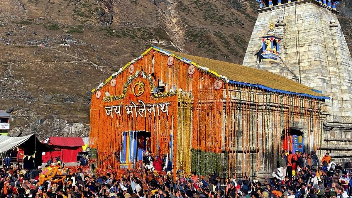 <div class="paragraphs"><p>Devotees participate in the closure ceremony of the Kedarnath Dham door</p></div>