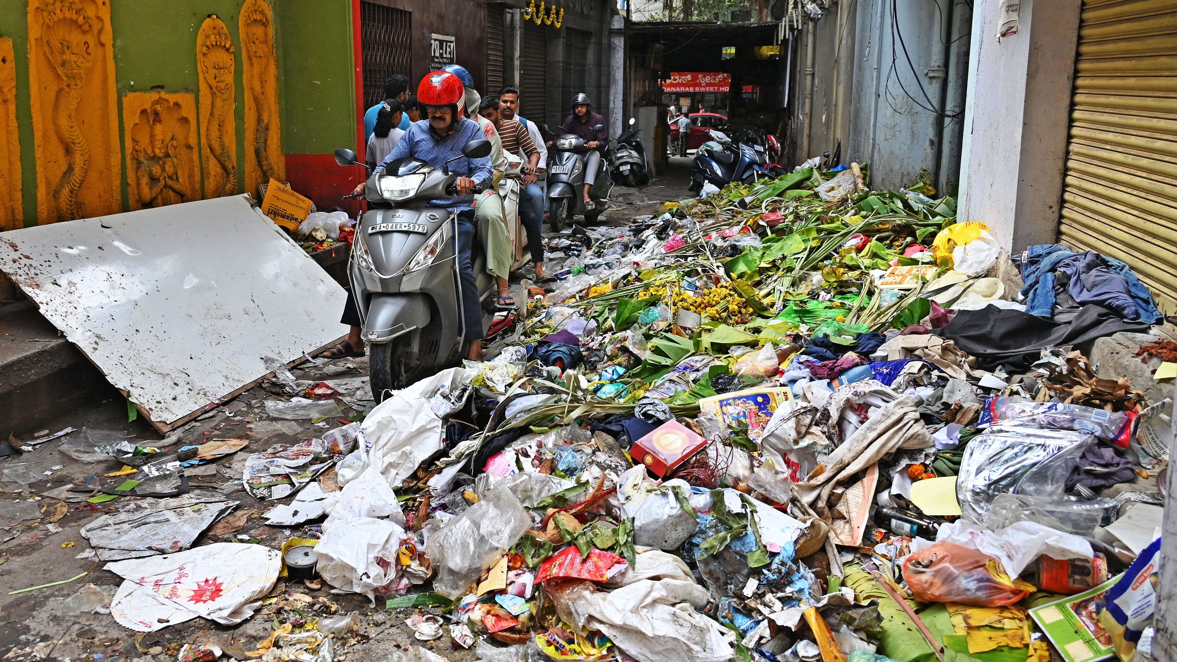 <div class="paragraphs"><p>Garbage occupies road space on this stretch at Avenue Road Cross, posing a threat to motorists. </p></div>