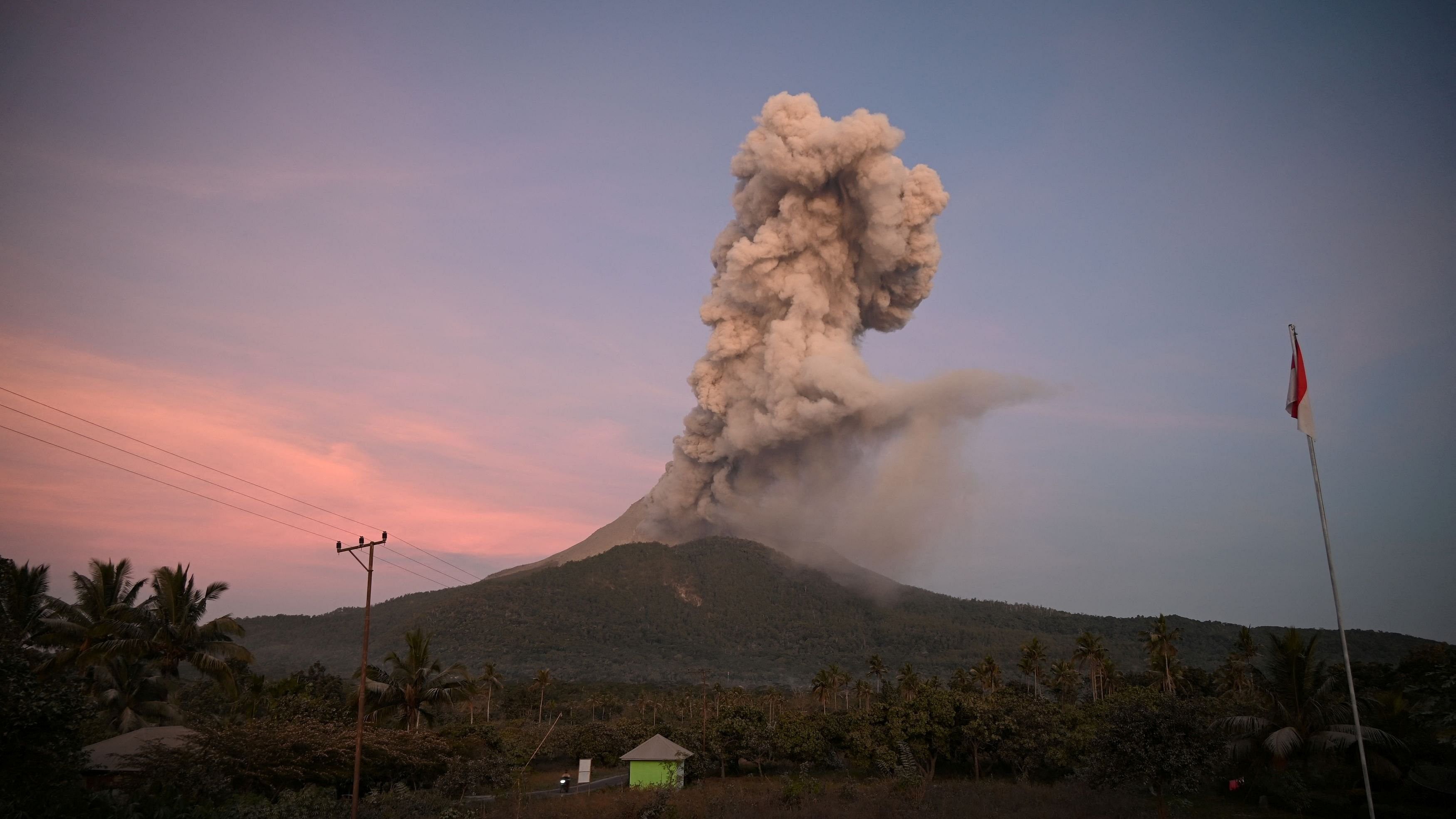 <div class="paragraphs"><p>Mount Lewotobi Laki-Laki volcano spews volcanic ash.</p></div>