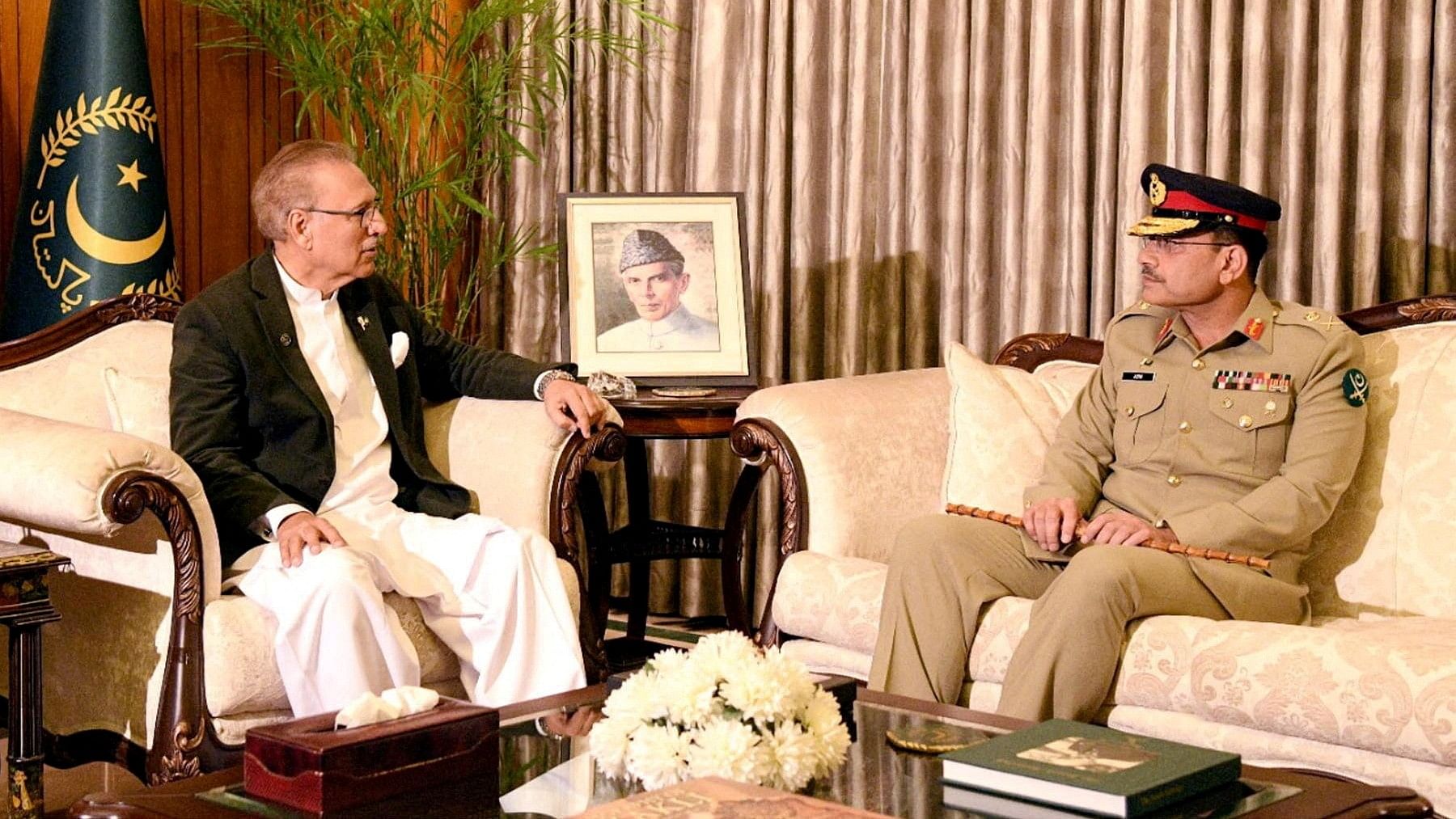 <div class="paragraphs"><p>File photo of&nbsp;Lieutenant General Munir with former President of Pakistan Arif Alvi, in Islamabad</p></div>