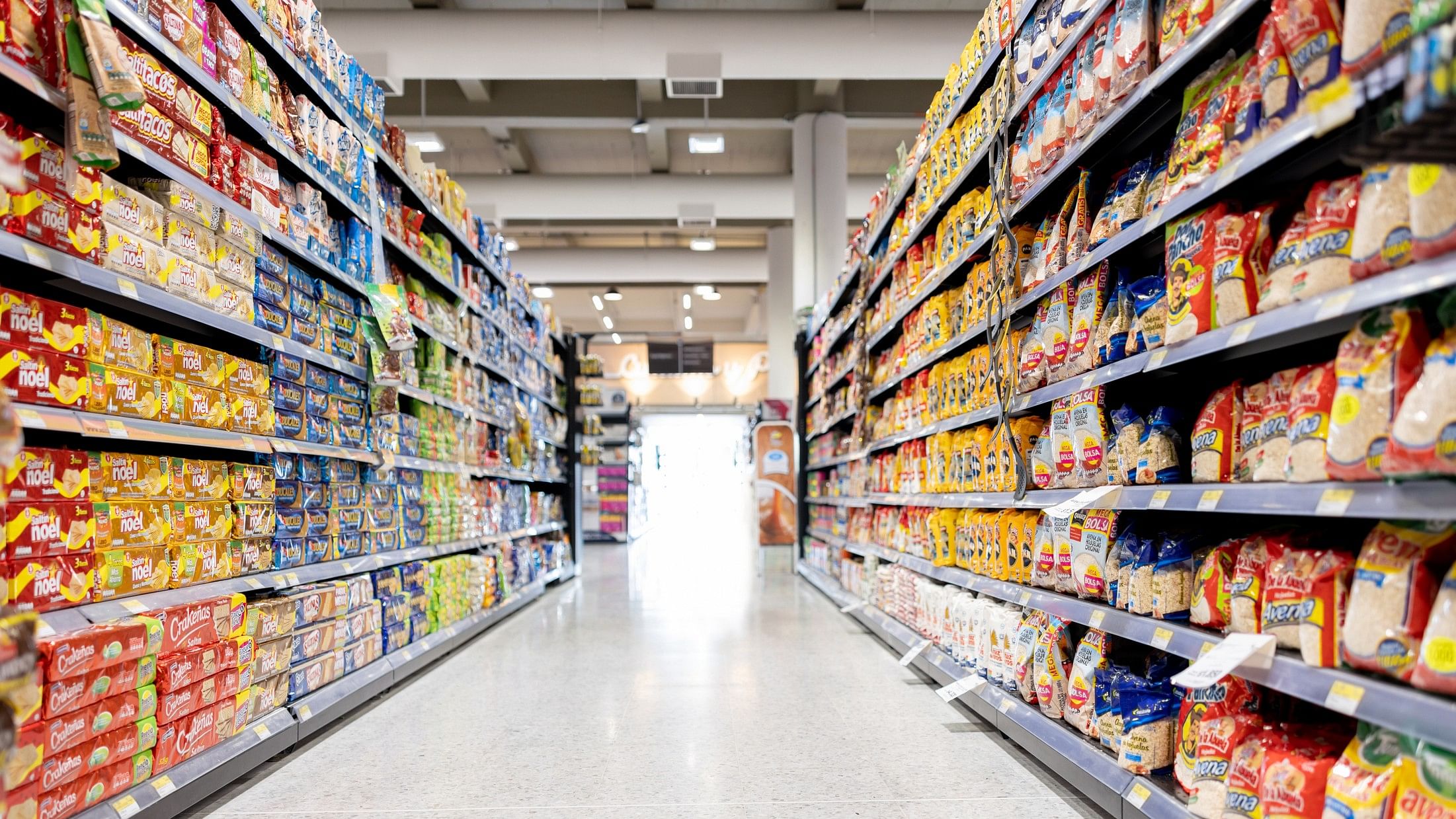 <div class="paragraphs"><p>Empty aisle at a supermarket.</p></div>