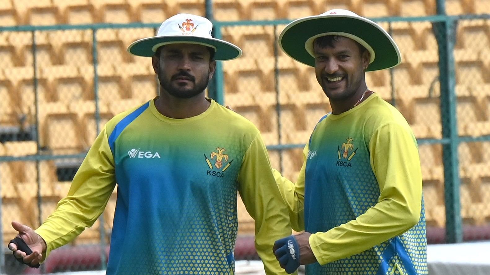 <div class="paragraphs"><p>Karnataka skipper Mayank Agarwal (right) and his deputy Manish Pandey during a training session at the M Chinnaswamy Stadium in Bengaluru on Tuesday. </p></div>