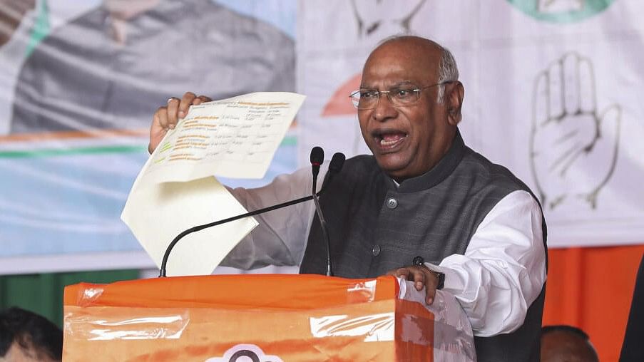 <div class="paragraphs"><p>Congress President Mallikarjun Kharge addresses an election campaign meeting, in Hazaribagh, Tuesday, Nov. 5, 2024.</p></div>