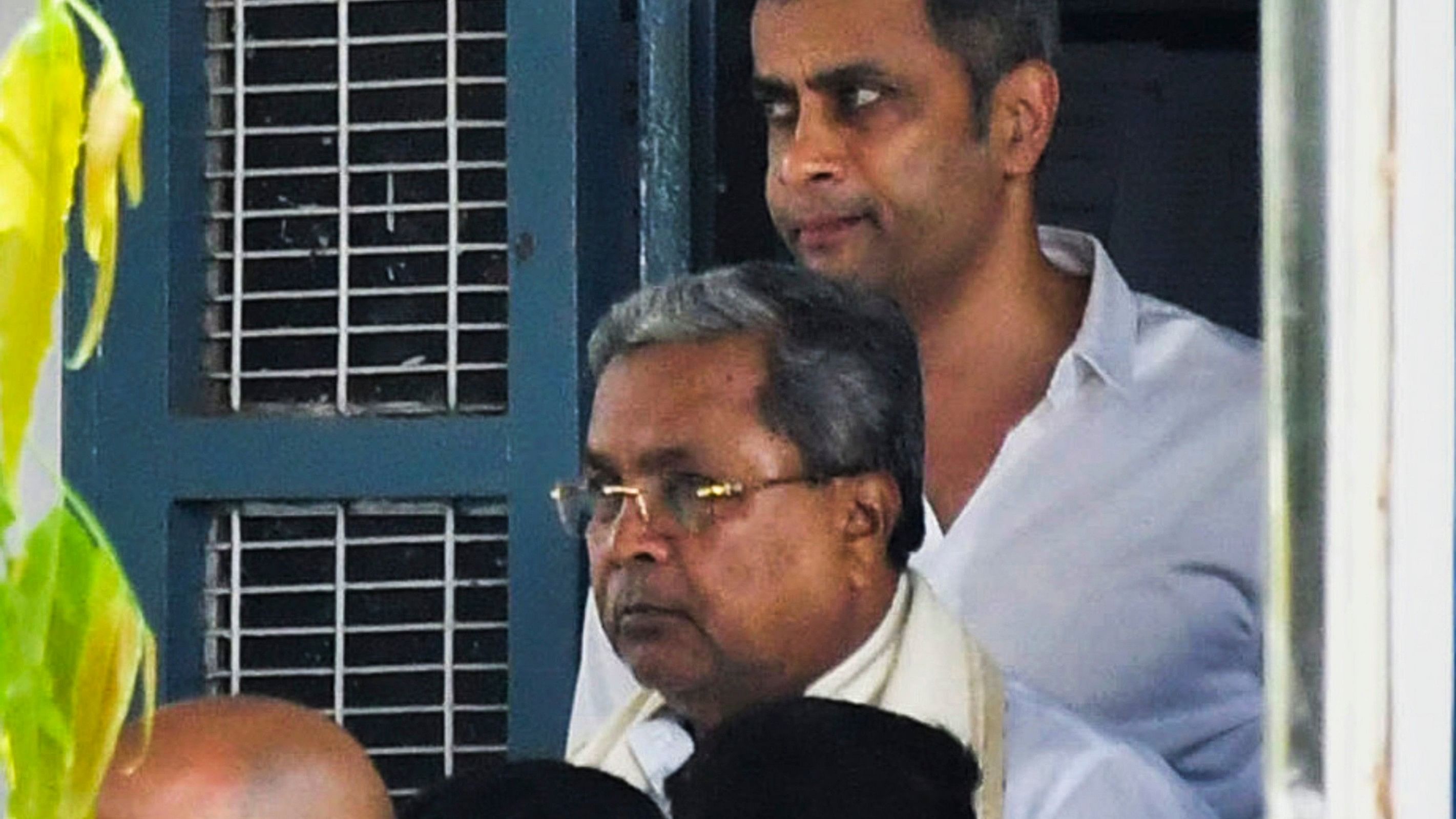 <div class="paragraphs"><p>Karnataka Chief Minister Siddaramaiah leaves office of the Lokayukta Police after being questioned in the MUDA site allotment case, in Mysuru.</p></div>