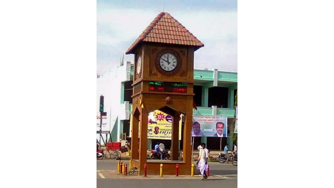 <div class="paragraphs"><p>An image of the clock tower in Ballari in 2013; (top) the clock tower in the 1960s.&nbsp;</p></div>