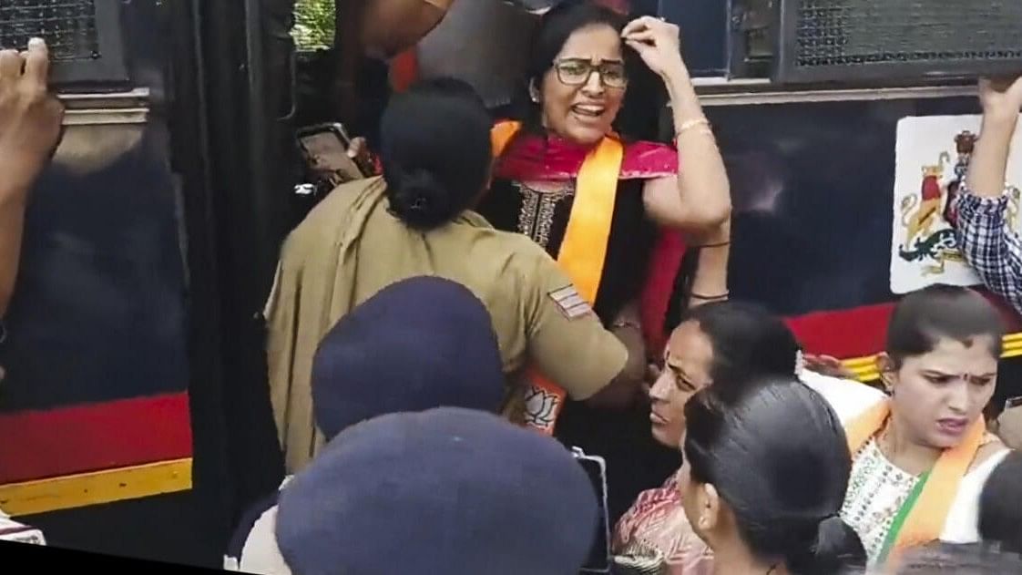 <div class="paragraphs"><p>BJP workers being detained by police personnel during their protest against Karnataka Chief Minister Siddaramaiah, in Mysuru, Wednesday, Nov. 6, 2024. The Lokayukta police on Wednesday questioned Siddaramaiah in the MUDA site allotment case.</p></div>