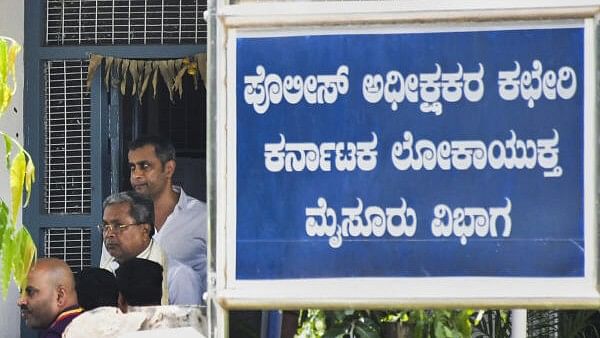 <div class="paragraphs"><p>Karnataka Chief Minister Siddaramaiah leaves office of the Lokayukta Police after being questioned in the MUDA site allotment case, in Mysuru.</p></div>