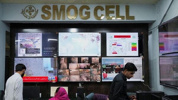 <div class="paragraphs"><p>View of monitor screens displaying the smog situation at the Smog Cell at the Environment Protection and Climate Change Department in Lahore.</p></div>