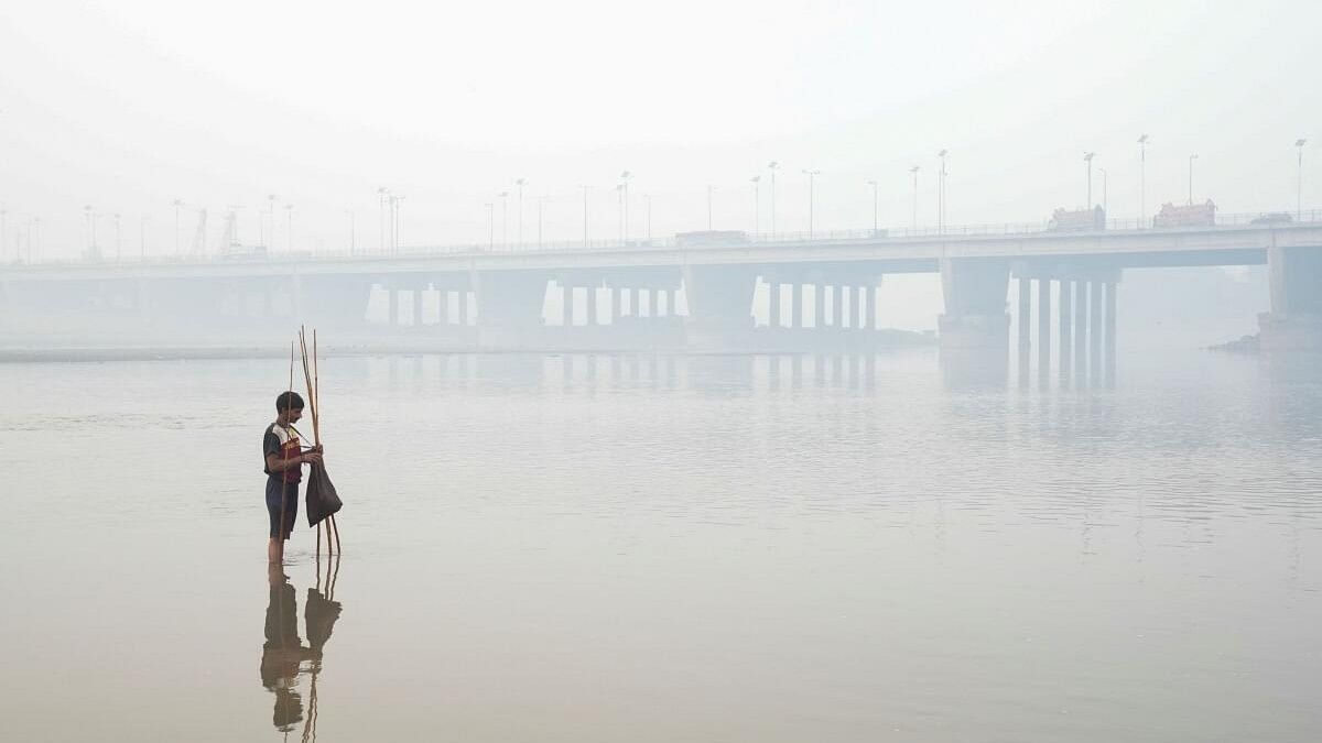 <div class="paragraphs"><p>A bridge over the River Ravi in the background, amid smog in Lahore, Pakistan.&nbsp;</p></div>