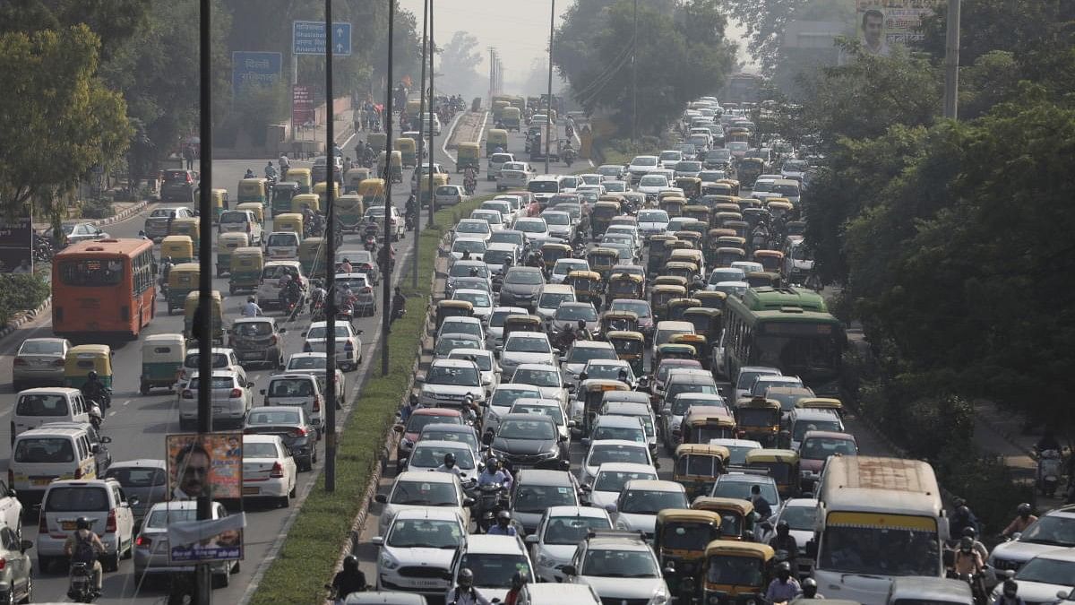 <div class="paragraphs"><p>Vehicles queue at a traffic light amid pollution in New Delhi. (Representative image)</p></div>