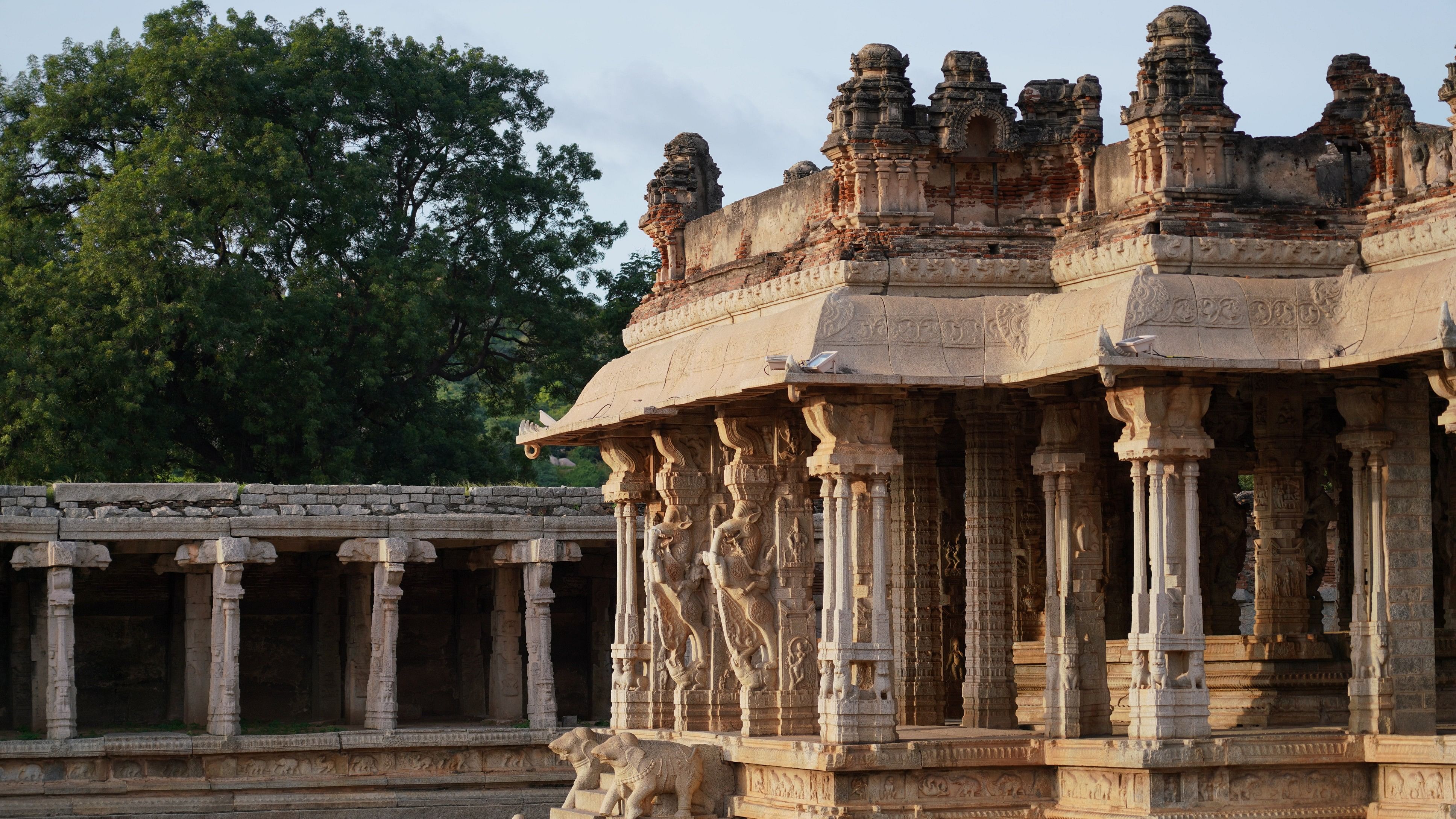 <div class="paragraphs"><p>The intricate carvings and colonettes of the Vittala temple in Hampi.</p></div>