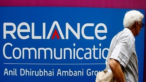 <div class="paragraphs"><p>The Reliance Communications logo.</p></div>