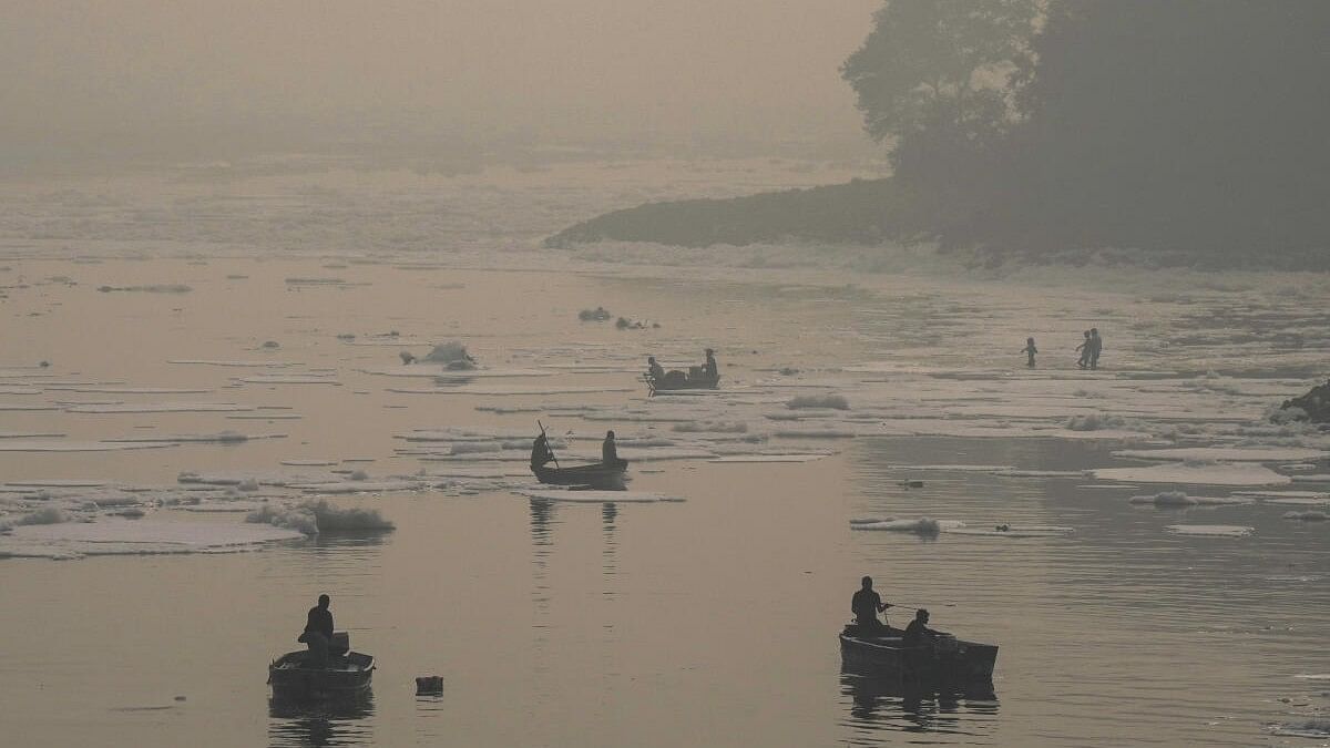 <div class="paragraphs"><p>Workers spray chemicals to dissolve toxic foam in the polluted Yamuna river at Kalindi Kunj during ‘Chhath’ festival, in New Delhi, Wednesday, Nov. 6, 2024.</p></div>