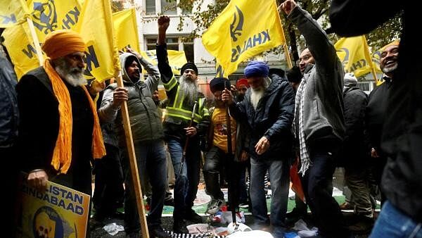 <div class="paragraphs"><p>ikh protesters picket outside the Consulate General of India.</p></div>