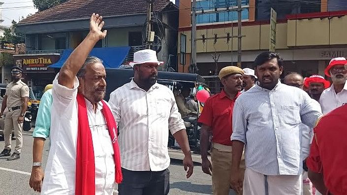 <div class="paragraphs"><p>Sathyan Mokeri campaigns at Kalpetta in Wayanad on Wednesday.</p></div>