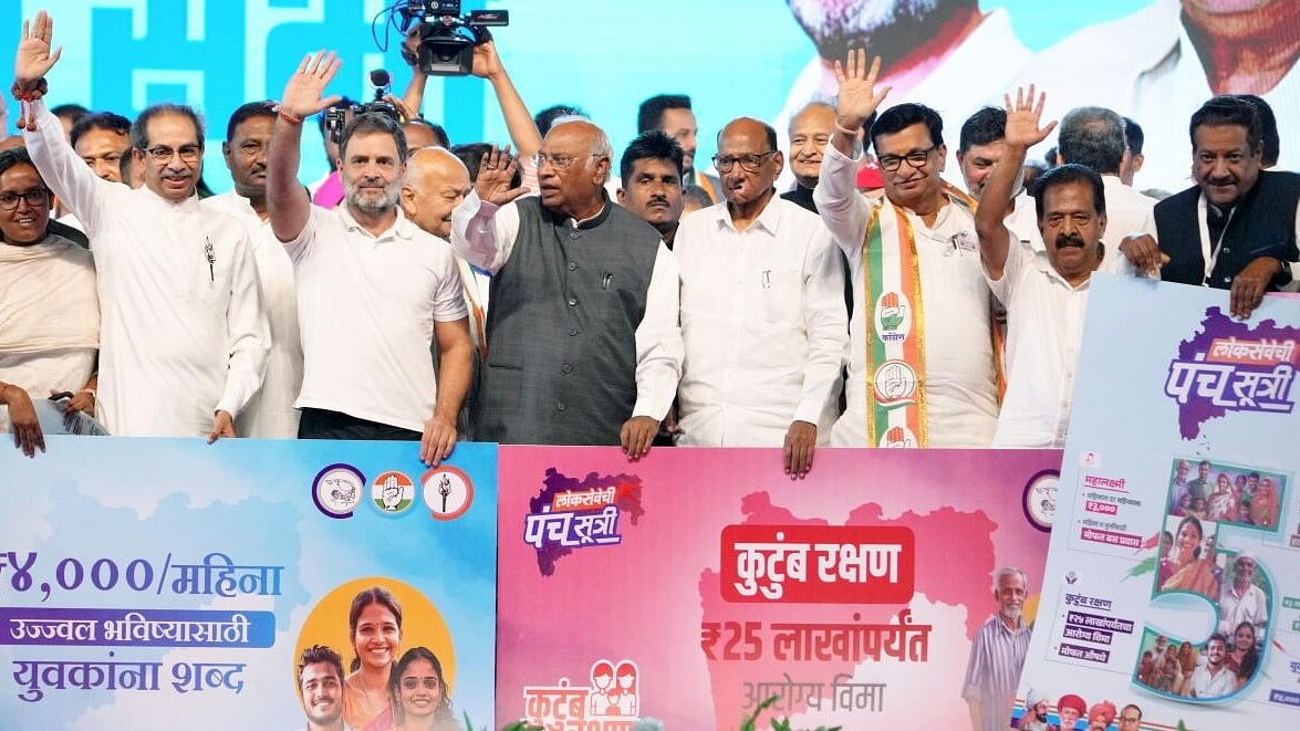 <div class="paragraphs"><p>Shiv Sena (UBT) chief Uddhav Thackeray, Congress leader Rahul Gandhi, party president Mallikarjun Kharge, NCP (Sharad) chief Sharad Pawar with others during Maharashtra Swabhiman rally in Mumbai on Wednesday.&nbsp;</p></div>