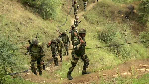 <div class="paragraphs"><p>BSF personnel keep vigil along LoC, in J&amp;K's Kupwara.</p></div>