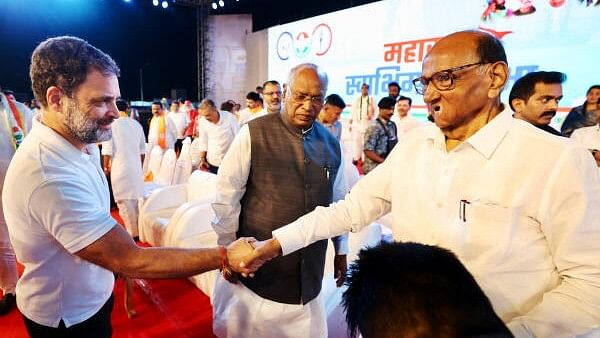 <div class="paragraphs"><p>Congress President Mallikarjun Kharge with NCP (Sharad) Chief Sharad Pawar and LoP in Lok Sabha Rahul Gandhi during the Maharashtra Swabhiman rally, in Mumbai, Wednesday, Nov. 6, 2024.</p></div>