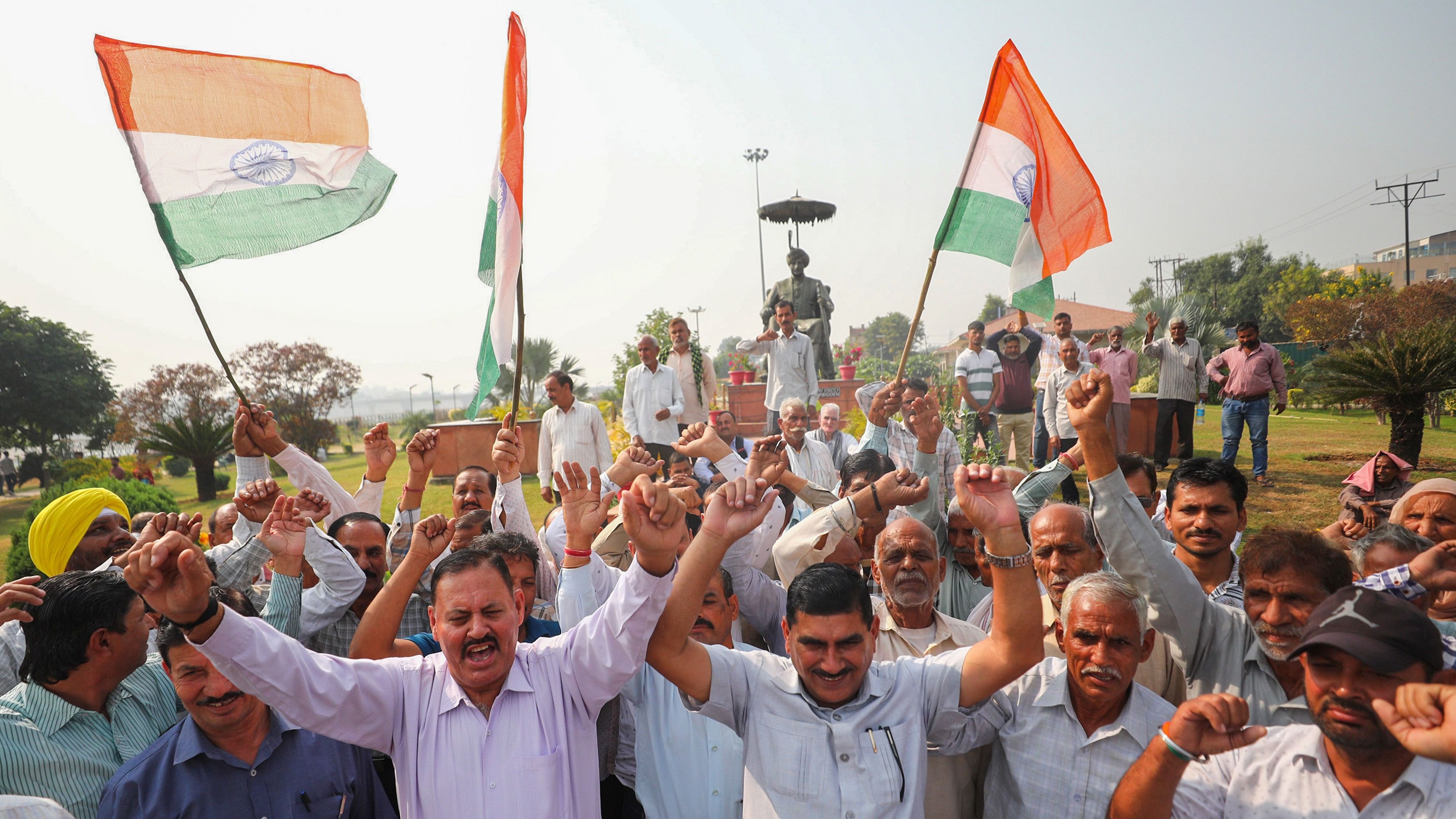 <div class="paragraphs"><p>West Pakistani Refugees (WPRs) stage a protest against the J&amp;K government over the passing of a resolution in the J-K Assembly to restore Articles 370 and 35A, in Jammu, Thursday, Nov. 7, 2024.</p></div>