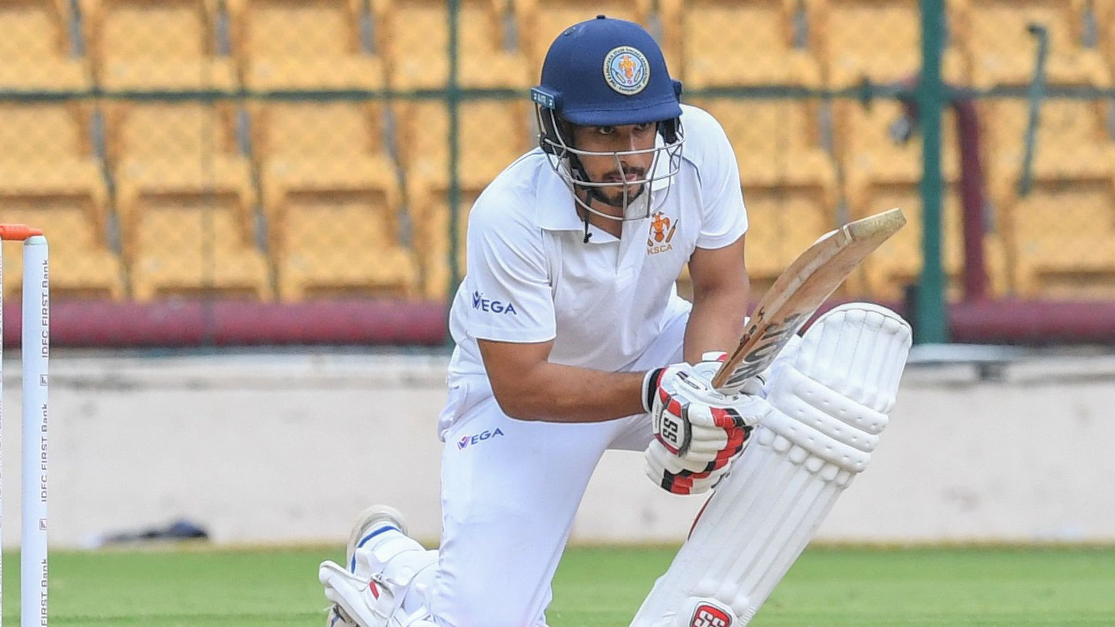 <div class="paragraphs"><p>Karnataka's Abhinav Manohar scored an unbeaten 50 off 73 balls against Bengal at the M Chinnaswamy Stadium on Thursday.</p></div>