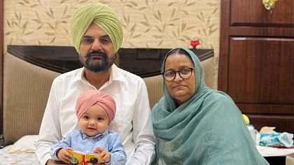 <div class="paragraphs"><p>Sidhu Moosewala's parents Balkaur Singh and Charan Kaur with Shubhdeep</p></div>