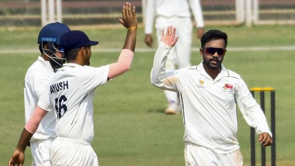 <div class="paragraphs"><p>Mumbai bowler Shams Mulani being greeted after he took a 5-wicket haul during a Ranji Trophy match against Odisha, at Sharad Pawar Indoor Cricket Academy, in Mumbai, Friday, Nov. 8, 2024.</p></div>