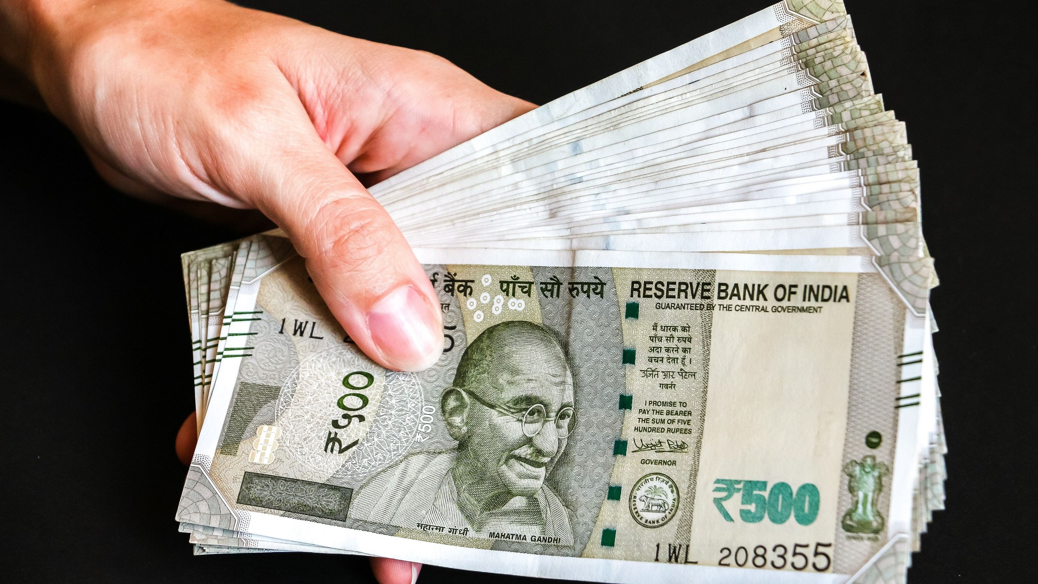 <div class="paragraphs"><p>Representative image showing Rs 500 notes</p></div>