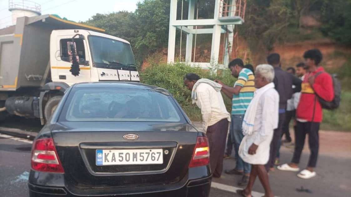 <div class="paragraphs"><p>The accident occurred when the speeding tipper carrying jelly stones crashed into a black Ford Fiesta near Hulibele, Kanakapura-Sangama Road, around 5.45 pm on Saturday. </p></div>