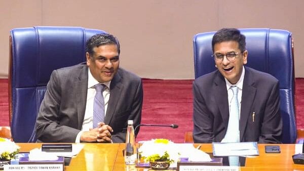 <div class="paragraphs"><p>Outgoing Chief Justice of India (CJI) D.Y. Chandrachud with CJI-designate Justice Sanjiv Khanna during a farewell function organised in his honour by Supreme Court Bar Association (SCBA), in New Delhi, Friday, Nov. 8, 2024.</p></div>