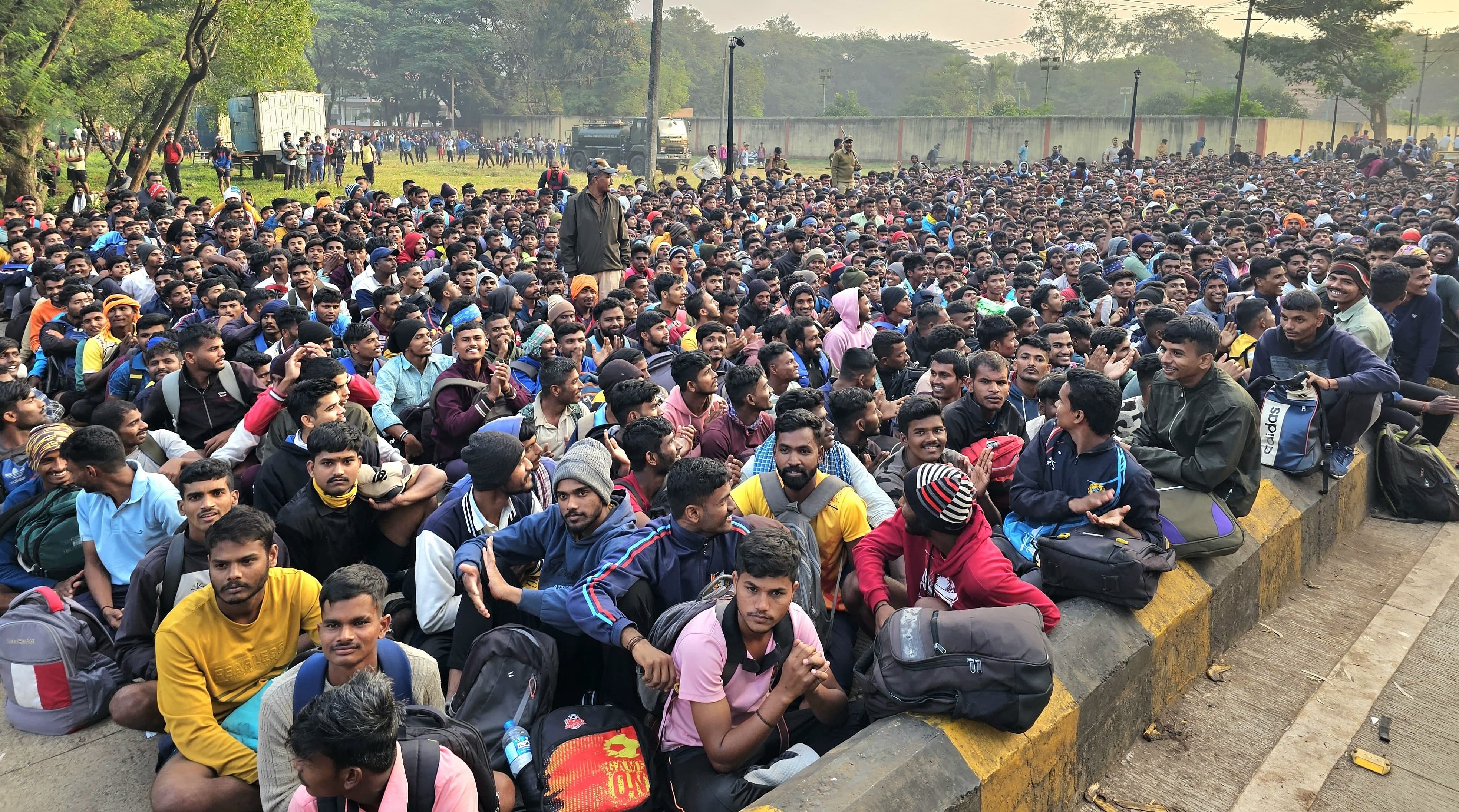 <div class="paragraphs"><p>Hundreds of candidates gather for the Territorial Army’s recruitment rally in Belagavi on Sunday. </p></div>