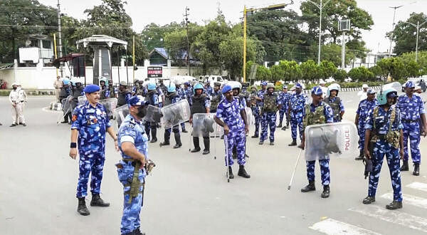 <div class="paragraphs"><p>Security personnel keep vigil in Imphal, Monday</p></div>