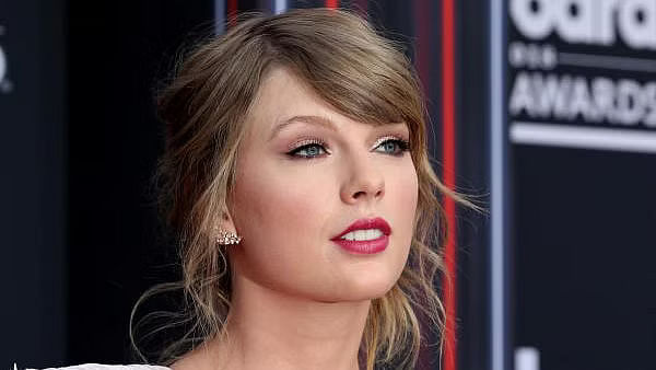 <div class="paragraphs"><p>Taylor Swift.</p></div>