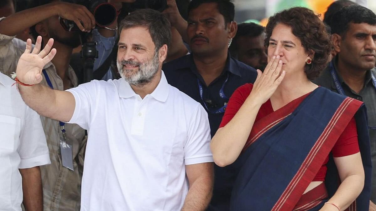 <div class="paragraphs"><p>Rahul Gandhi and Priyanka Gandhi address an election rally at Sultan Battery in Wayanad.</p></div>