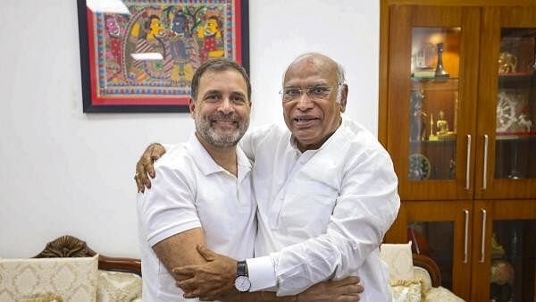 <div class="paragraphs"><p>Rahul Gandhi and Mallikarjun Kharge</p></div>