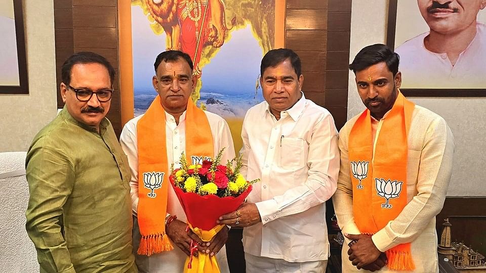 <div class="paragraphs"><p>Former AAP Councillor from Bankner,  Ram Narain Bhardwaj Joins BJP in the presence of State President Virendra Sachdeva MP Shri&nbsp;Yogender Chandolia.</p></div>