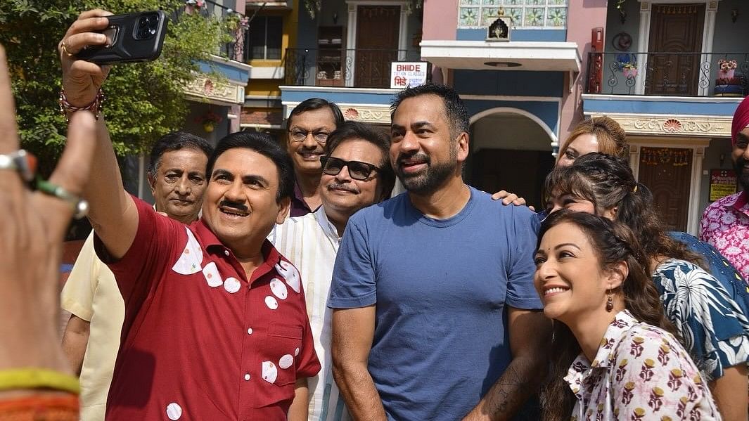 <div class="paragraphs"><p>Hollywood star Kal Penn at TMKOC set.</p></div>