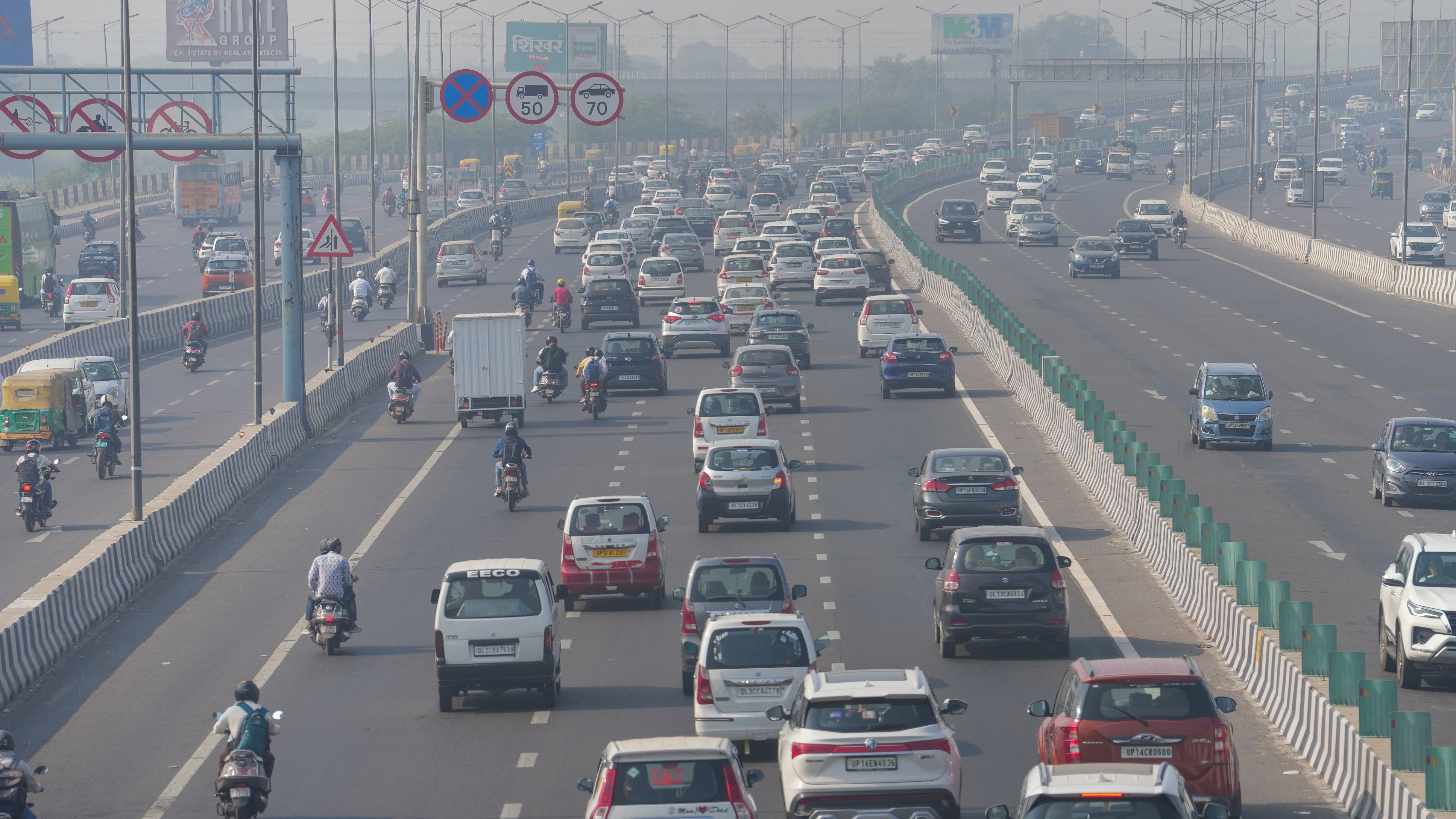 <div class="paragraphs"><p>Vehicles ply on the NH-24 amid smog, in New Delhi.</p></div>