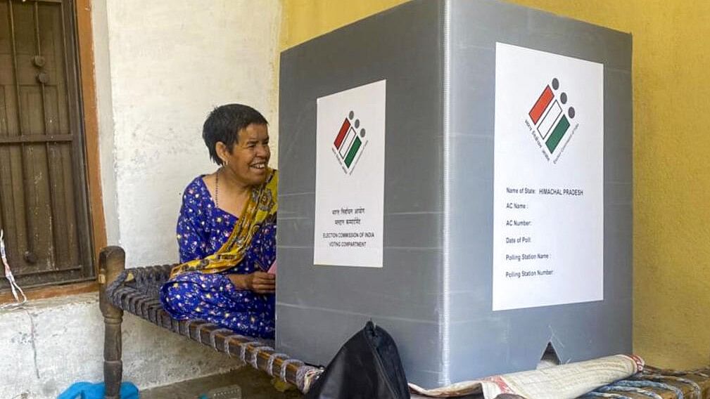 <div class="paragraphs"><p>An elderly person using home-voting facility.</p></div>