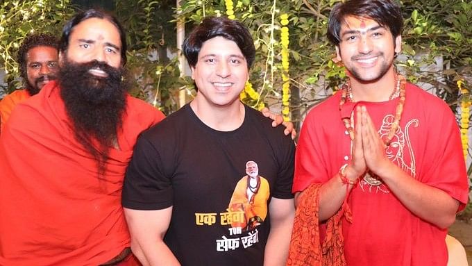 <div class="paragraphs"><p>Shehzad Poonawalla seen here with Ramdev and Bageshwar Babas on his left and right</p></div>