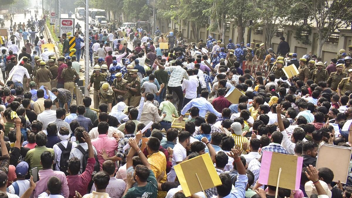 <div class="paragraphs"><p>Civil services aspirants stage a protest against Uttar Pradesh Public Service Commission (UPPSC) demanding that the Review Officer and Assistant Review Officer (RO-ARO) and Provincial Civil Service (PCS) preliminary exams be held on the same date, in Prayagraj, Monday, Nov. 11, 2024.</p></div>