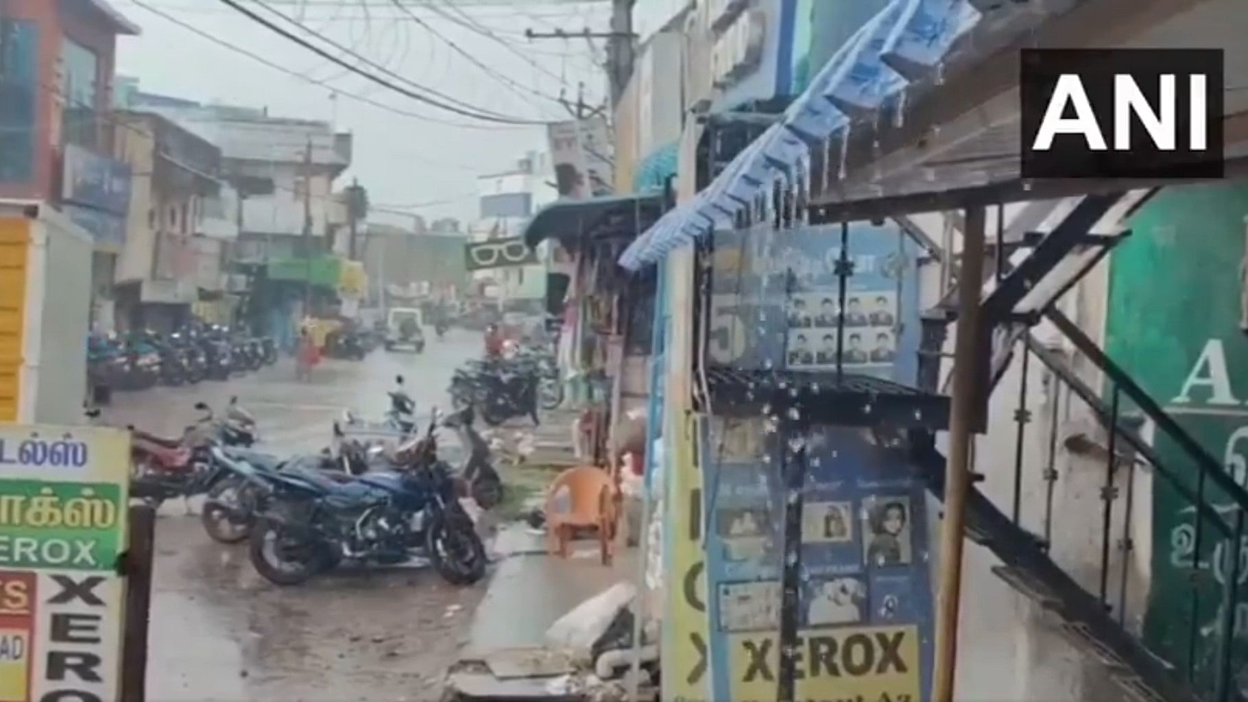 <div class="paragraphs"><p>Rain lashes parts of Tiruvallur city</p></div>