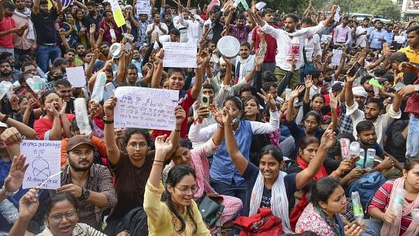 <div class="paragraphs"><p>Aspirants during a protest against Uttar Pradesh Public Service Commission (UPPSC) over the normalisation and the decision to conduct RO/ARO and Upper Subordinate exams in two shifts in two days, in Prayagraj, Tuesday, Nov. 12, 2024</p></div>