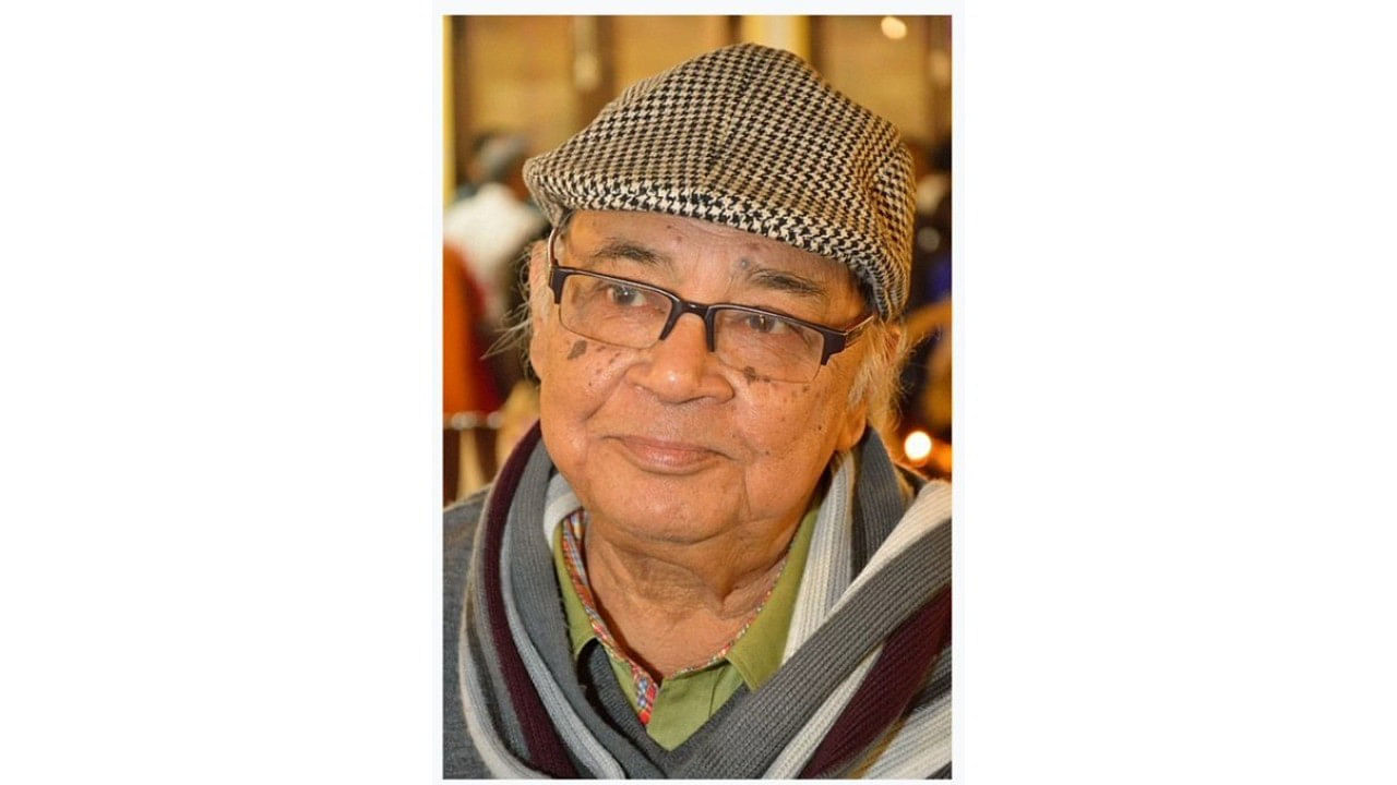 <div class="paragraphs"><p>Veteran actor Manoj Mitra</p></div>