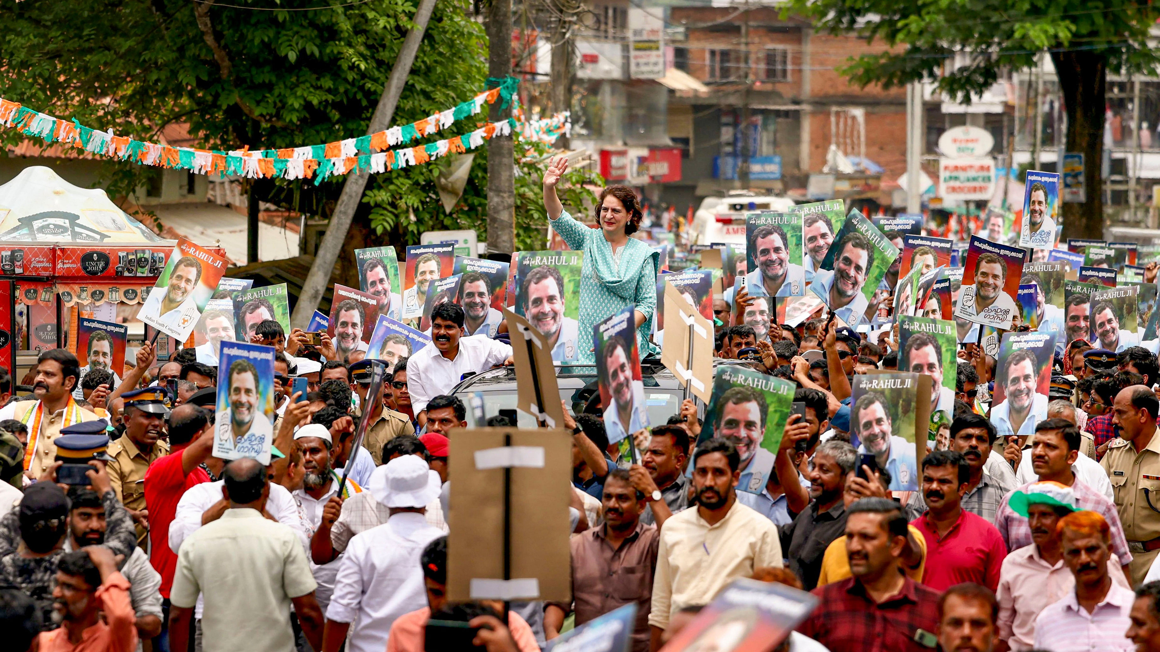 <div class="paragraphs"><p> Congress leader Priyanka Gandhi Vadra during a roadshow for Lok Sabha elections, in Kamblakkad, Wayanad district, Kerala.</p></div>