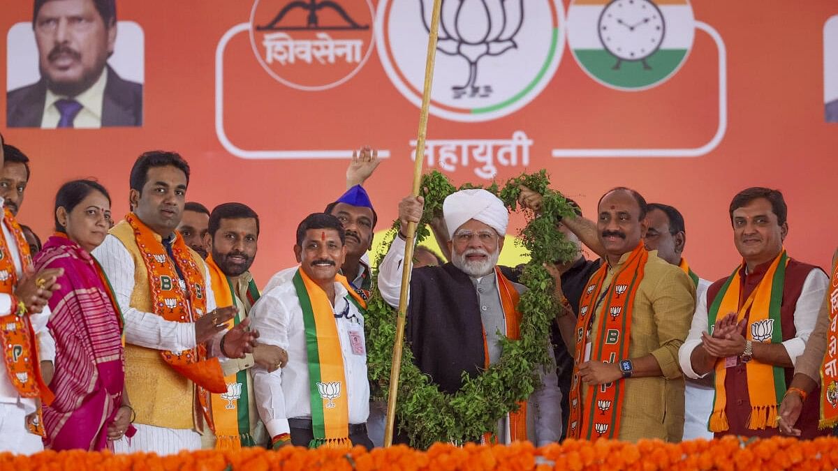 <div class="paragraphs"><p>Prime Minister Narendra Modi being felicitated during a public meeting ahead of Maharashtra Assembly elections, in Solapur.</p></div>