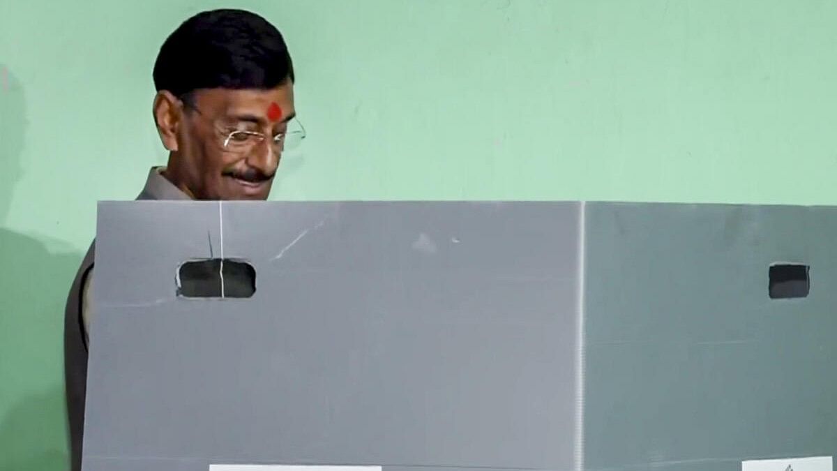 <div class="paragraphs"><p>MoS Defence Sanjay Seth casts his vote during the 1st phase of Jharkhand Assembly elections, in Ranchi, Wednesday, Nov 13, 2024.</p></div>