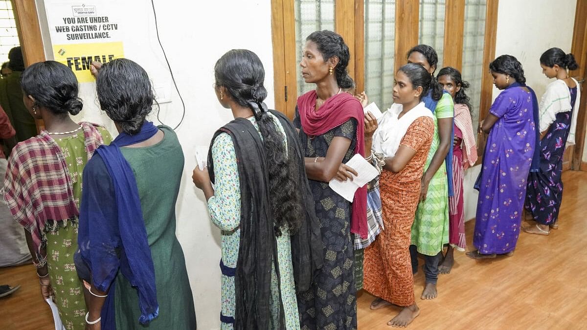 <div class="paragraphs"><p>Voters wait to cast their votes for the Wayanad Lok Sabha bypoll.</p></div>